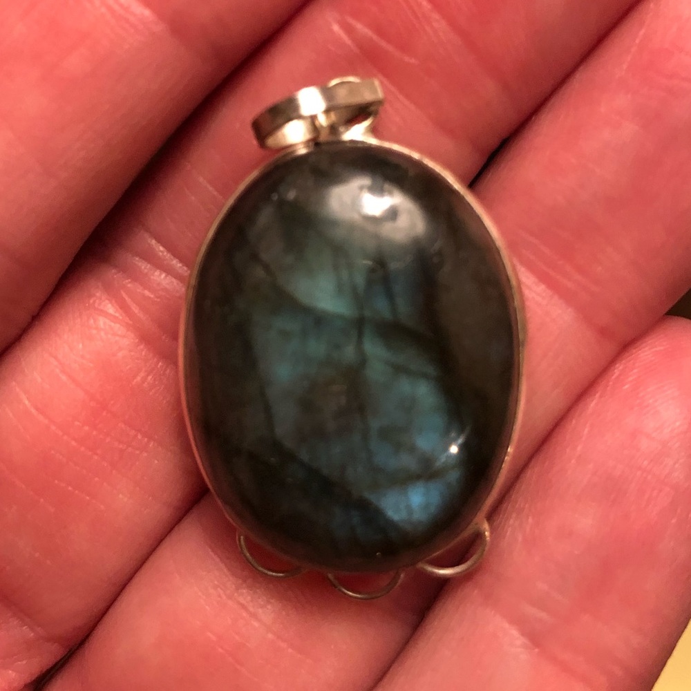 Sterling silver labradorite pendant